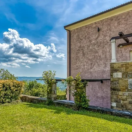 Gasthof Over The Hilltop Bencani
