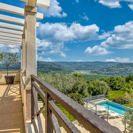 Over The Hilltop 4* Bencani