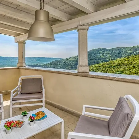 Gasthof Over The Hilltop Bencani