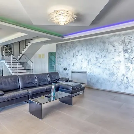 Over The Hilltop 4* Bencani
